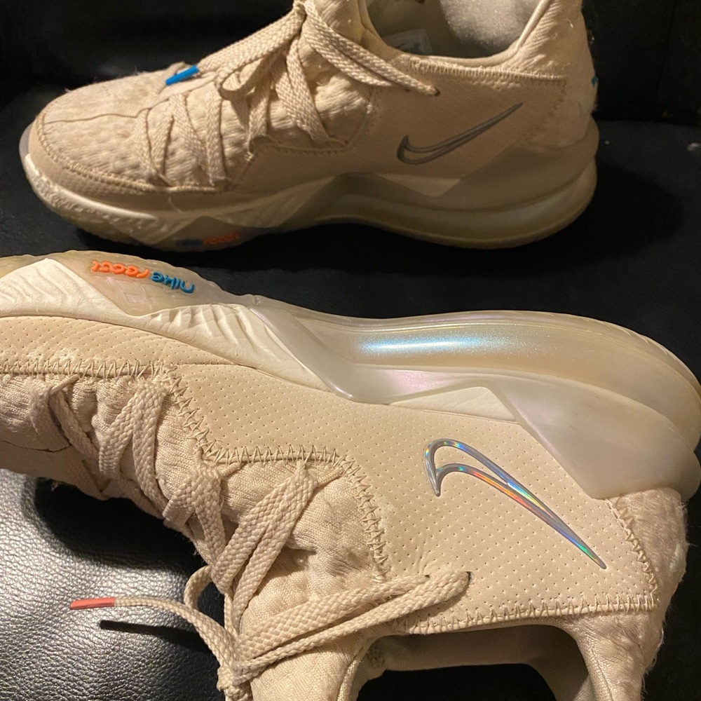 Nike LEBRON REACC  Athletic Shoes, unisex,
cream, size: 8.5 code no. CD5007-200